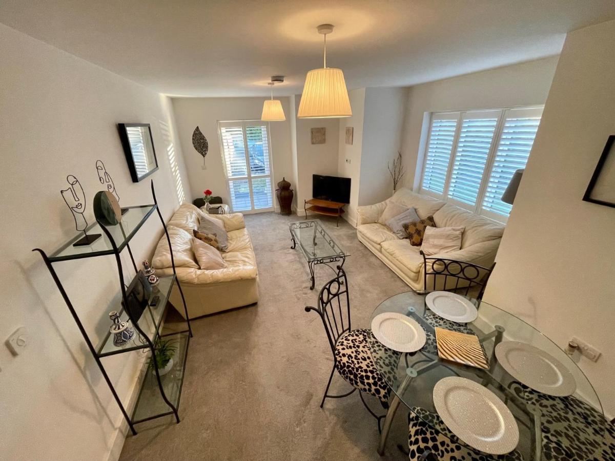 2 Bed 2 Bathroom Gated 1 Inc Free Parking Apartment Bromley