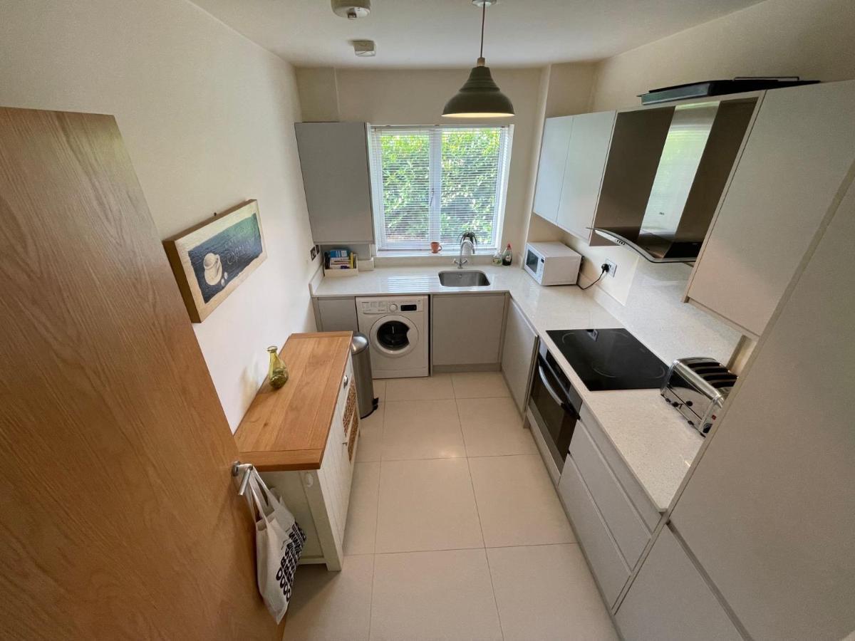 2 Bed 2 Bathroom Gated 1 Inc Free Parking