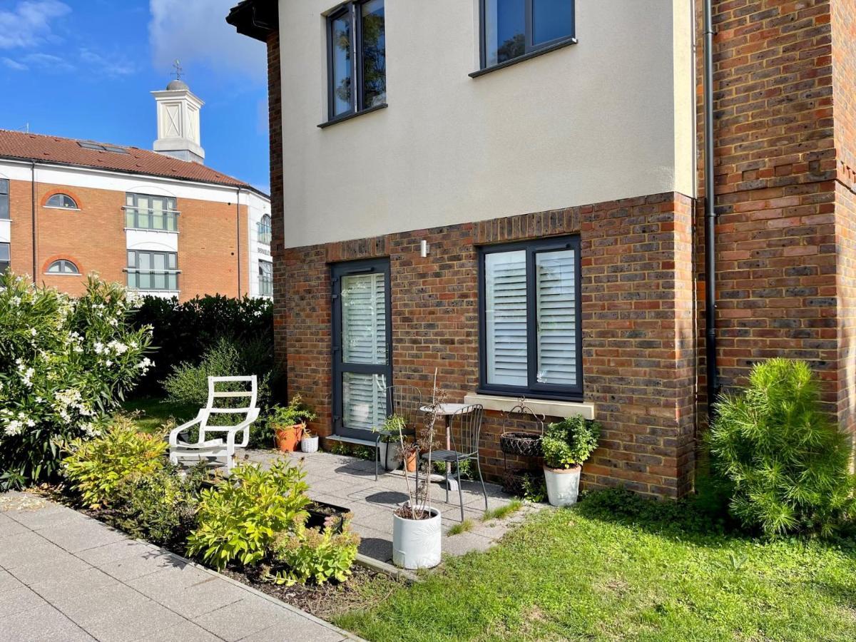 2 Bed 2 Bathroom Gated 1 Inc Free Parking Apartment