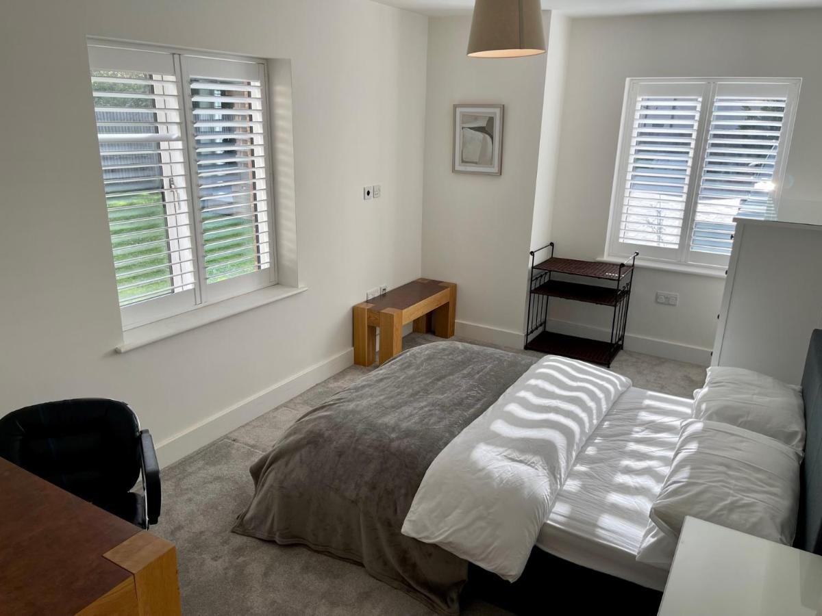 Apartment 2 Bed 2 Bathroom Gated 1 Inc Free Parking *