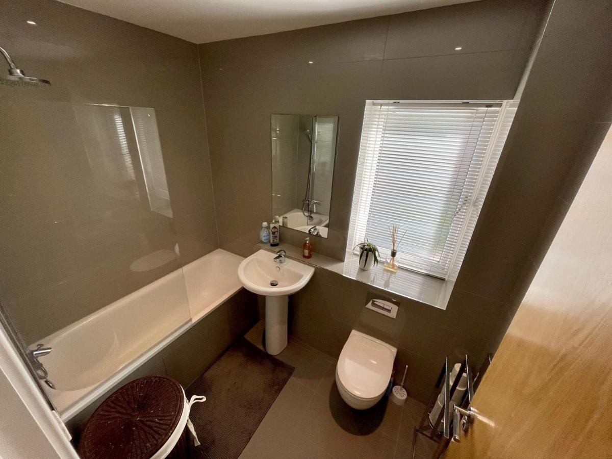 Apartment 2 Bed 2 Bathroom Gated 1 Inc Free Parking Bromley