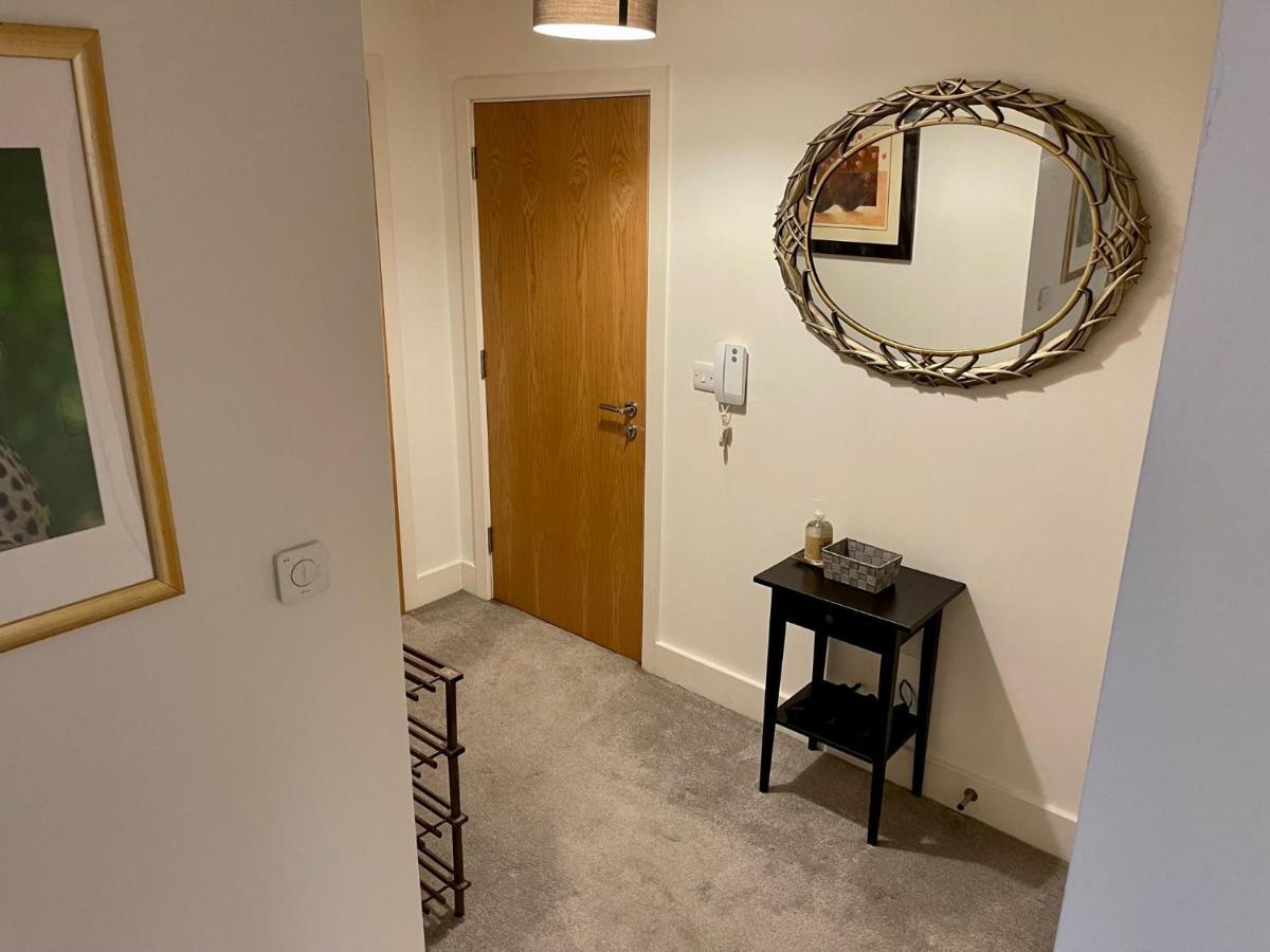 2 Bed 2 Bathroom Gated 1 Inc Free Parking