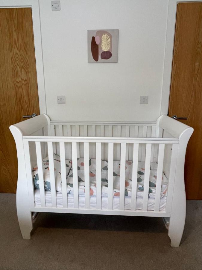 Apartment 2 Bed 2 Bathroom Gated 1 Inc Free Parking *